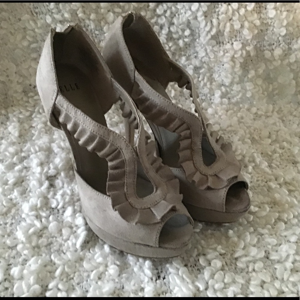 Elle heels